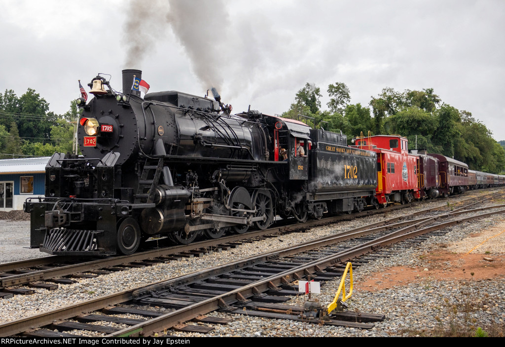 GSMR 1702 leads the 10:30 AM train out of Bryson City